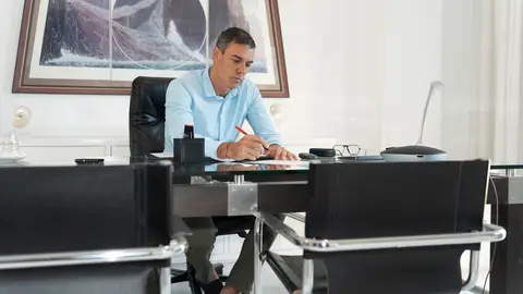 El presidente del Gobierno, Pedro Sánchez, en la reunión de coordinación sobre la situación actual en Ceuta. El presidente del Gobierno, Pedro Sánchez, en la reunión de coordinación sobre la situación actual en Ceuta.