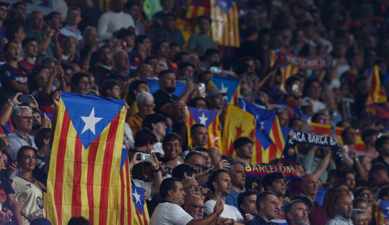 Esteladas en el Camp Nou