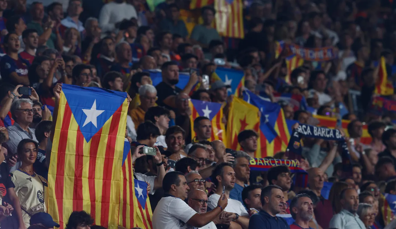Esteladas en el Camp Nou
