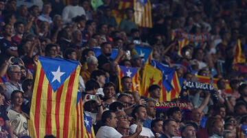 Esteladas en el Camp Nou