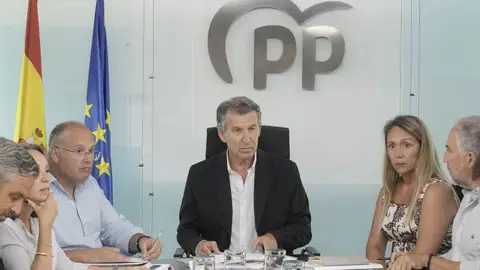 Feijóo ve "insostenible" la situación en Ceuta tras el ataque a cuatro militares: "¿A qué espera el Gobierno?" Feijóo ve "insostenible" la situación en Ceuta tras el ataque a cuatro militares: "¿A qué espera el Gobierno?"