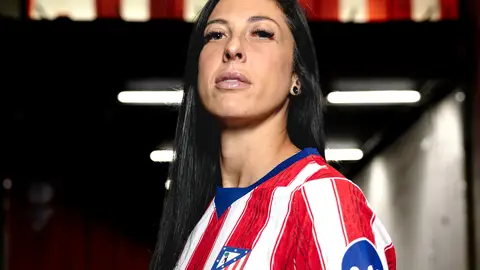 Jenni Hermoso posa con la camiseta rojiblanca Jenni Hermoso posa con la camiseta rojiblanca