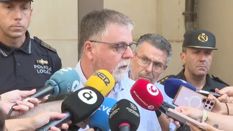 El alcalde de Villena, desolado tras el robo de las joyas del museo El alcalde de Villena, desolado tras el robo de las joyas del museo