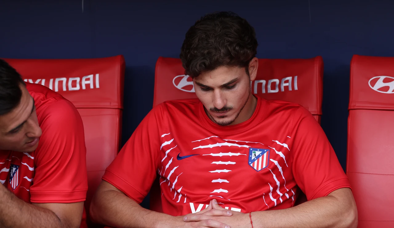 Julián Alvarez, en el banquillo del Metropolitano