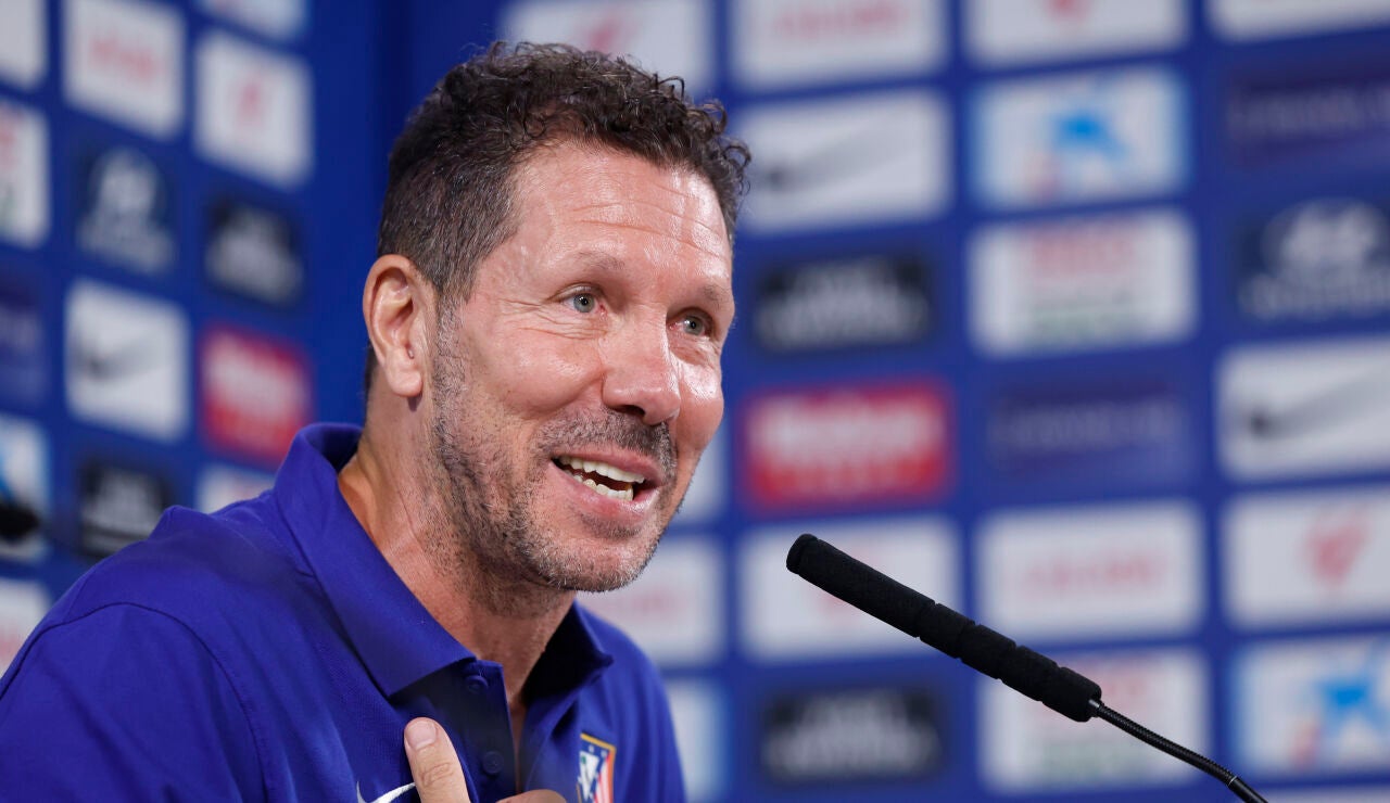 Simeone atiende a los medios en el complejo deportivo del club en Majadahonda