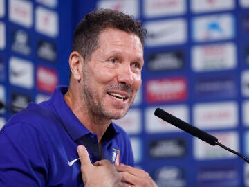 Simeone atiende a los medios en el complejo deportivo del club en Majadahonda