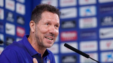 Simeone atiende a los medios en el complejo deportivo del club en Majadahonda
