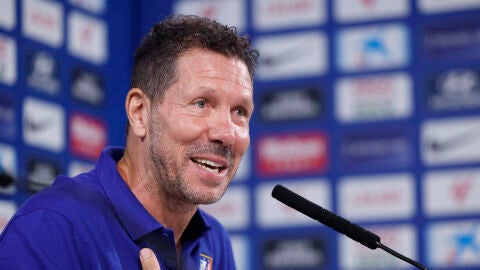 Simeone atiende a los medios en el complejo deportivo del club en Majadahonda