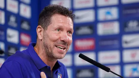 Simeone atiende a los medios en el complejo deportivo del club en Majadahonda Simeone atiende a los medios en el complejo deportivo del club en Majadahonda
