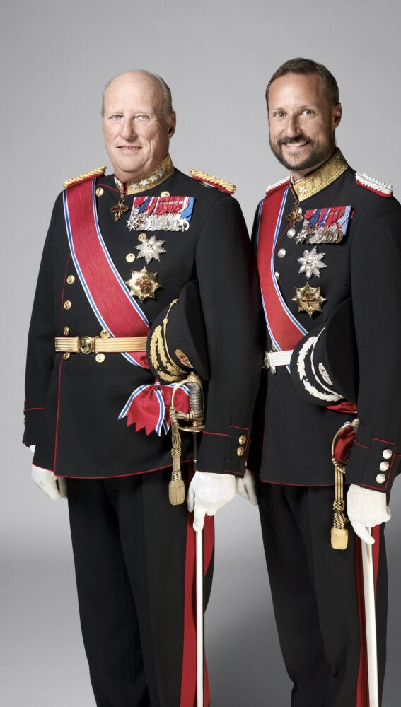 El rey Harald y su hijo Haakon