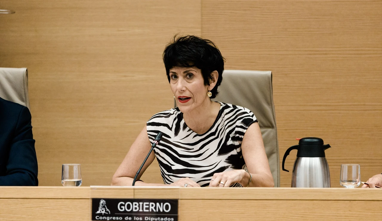 Elma Saiz comparece en el Congreso y recomienda a Vox un pasaje de la Biblia tras la crisis migratoria en Ceuta