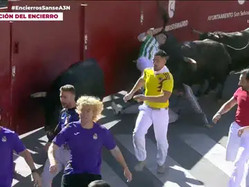 VÍDEO: Dos toros embisten a un joven en el quinto día de encierros de San Sebastián de los Reyes 2026 VÍDEO: Dos toros embisten a un joven en el quinto día de encierros de San Sebastián de los Reyes 2026