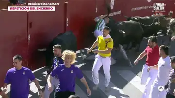VÍDEO: Dos toros embisten a un joven en el quinto día de encierros de San Sebastián de los Reyes 2026 VÍDEO: Dos toros embisten a un joven en el quinto día de encierros de San Sebastián de los Reyes 2026