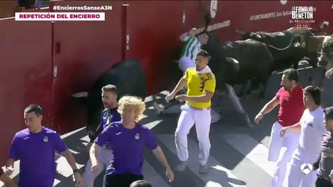 VÍDEO: Dos toros embisten a un joven en el quinto día de encierros de San Sebastián de los Reyes 2026 VÍDEO: Dos toros embisten a un joven en el quinto día de encierros de San Sebastián de los Reyes 2026