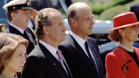 Los reyes Juan Carlos I y Sofía junto a Harald y Sonia de Noruega en 1995