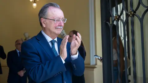 Teresa Peramato se reúne con Juan Jesús Vivas en Ceuta El presidente de Ceuta, Juan Jesús Vivas, antes de una reunión con la Fiscal General del Estado, en el Ayuntamiento, a 27 de agosto de 2026, en Ceuta (España). Peramato se ha reunido con Vivas para abordar la situación de la entrada masiva de migrantes y el proceso de filiación de los menores no acompañados. 27 AGOSTO 2026 CRISIS MIGRATORIA Marcos Moreno / Europa Press 27/08/2026