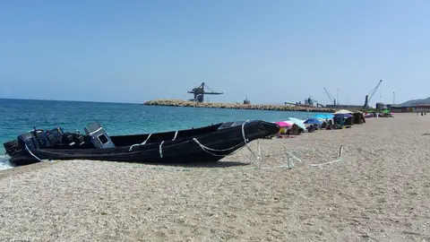 Imagen de una narcolancha varada en la playa de las Marinicas en Carboneras (Almería) Una narcolancha precintada por la Guardia Civil en la playa de las Marinicas, a 28 de agosto de 2026, en Carboneras, Almería, Andalucía (España). La Guardia Civil ha abierto una investigación para esclarecer la procedencia de esta embarcación.28 AGOSTO 2026;NARCOTRÁFICO;DROGAS;CRIMEN ORGANIZADO;SUCESOS;DELINCUENCIA;NARCOS;BENEMÉRITA;LANCHA;BARCOEuropa Press28/08/2026