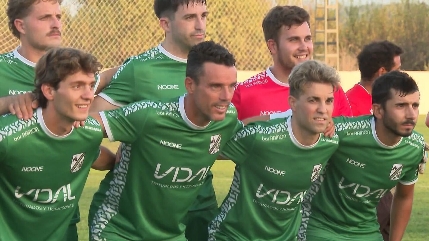 Roberto Bautista posa con su nuevo equipo