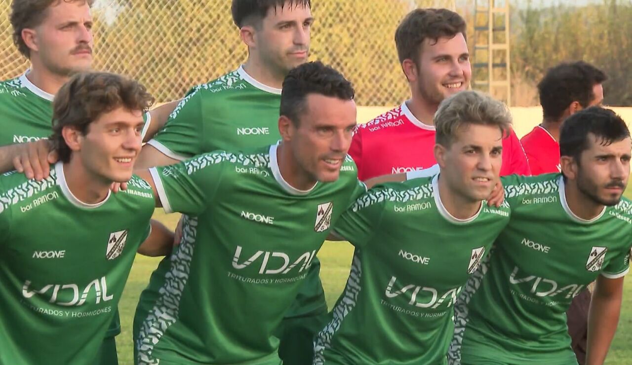 Roberto Bautista posa con su nuevo equipo