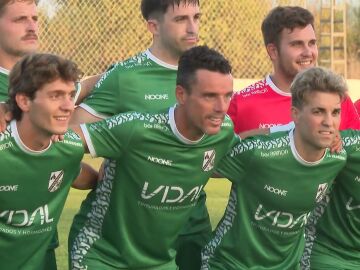 Roberto Bautista posa con su nuevo equipo