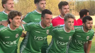 Roberto Bautista posa con su nuevo equipo Roberto Bautista posa con su nuevo equipo