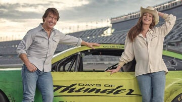 Tom Cruise y Anne Hathaway en la imagen promocional de la secuela de D&iacute;as de trueno
