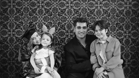 Ya sabemos qué nombre elegirían Ferit y Seyran para un tercer hijo: ¡su significado es precioso! Ya sabemos qué nombre elegirían Ferit y Seyran para un tercer hijo: ¡su significado es precioso!