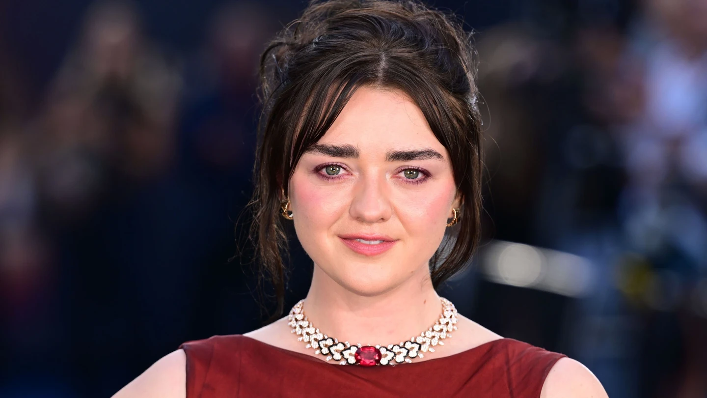 Maisie Williams en la premiere de Prácticamente magia 2 Maisie Williams en la premiere de Prácticamente magia 2