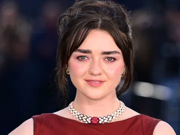Maisie Williams en la premiere de Prácticamente magia 2 Maisie Williams en la premiere de Prácticamente magia 2