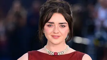 Maisie Williams en la premiere de Prácticamente magia 2 Maisie Williams en la premiere de Prácticamente magia 2