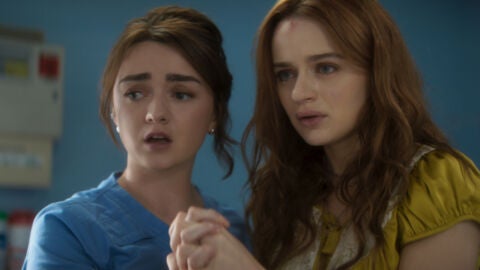 Maisie Williams y Joey King en Prácticamente magia 2