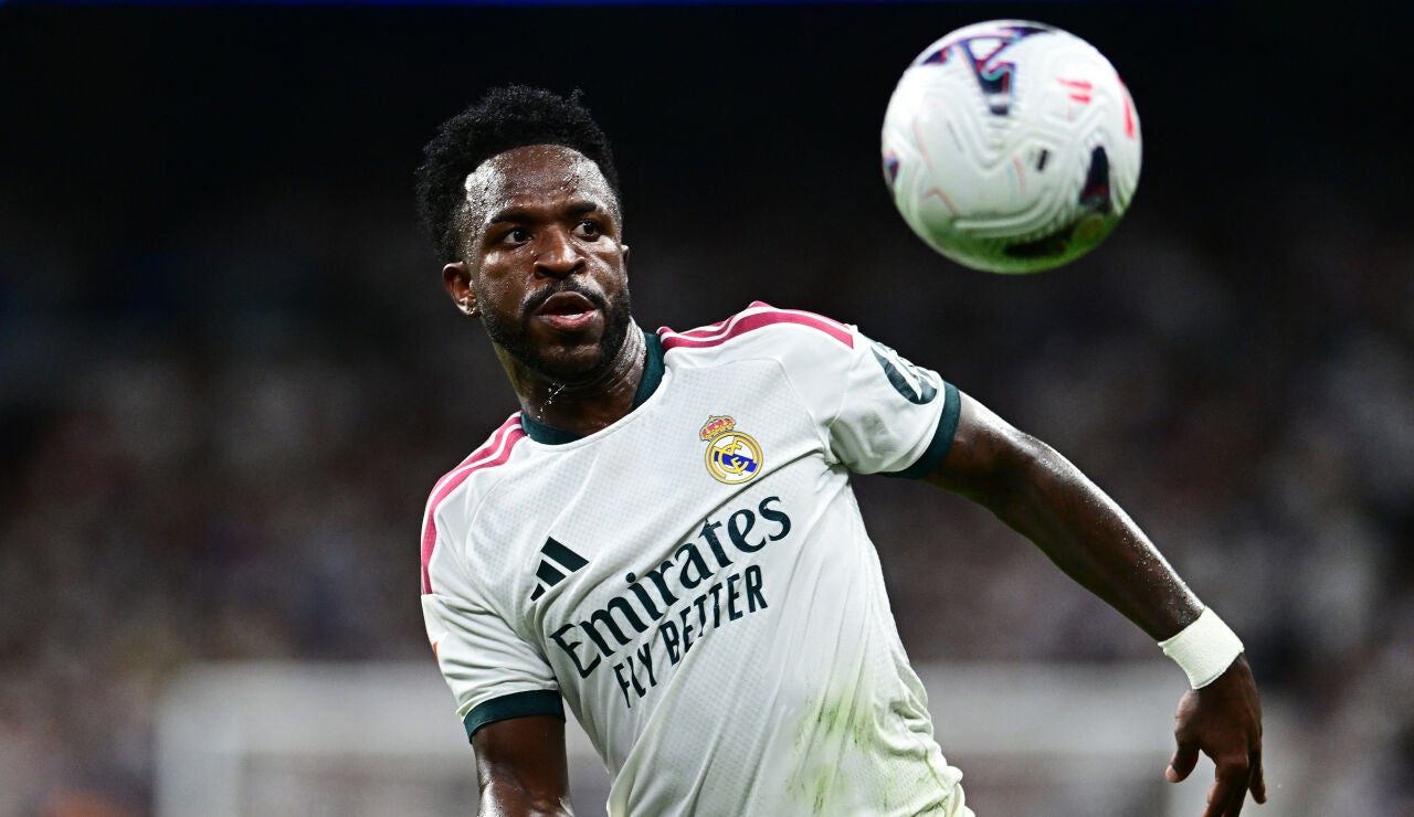 Vinicius controlando un bal&oacute;n en el Real Madrid-Real Sociedad