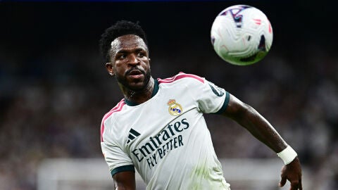 Vinicius controlando un bal&oacute;n en el Real Madrid-Real Sociedad