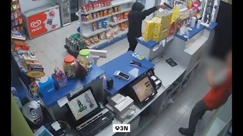 Detenidos tres j&oacute;venes en Murcia por atracar a punta de pistola hasta en tres ocasiones la misma gasolinera