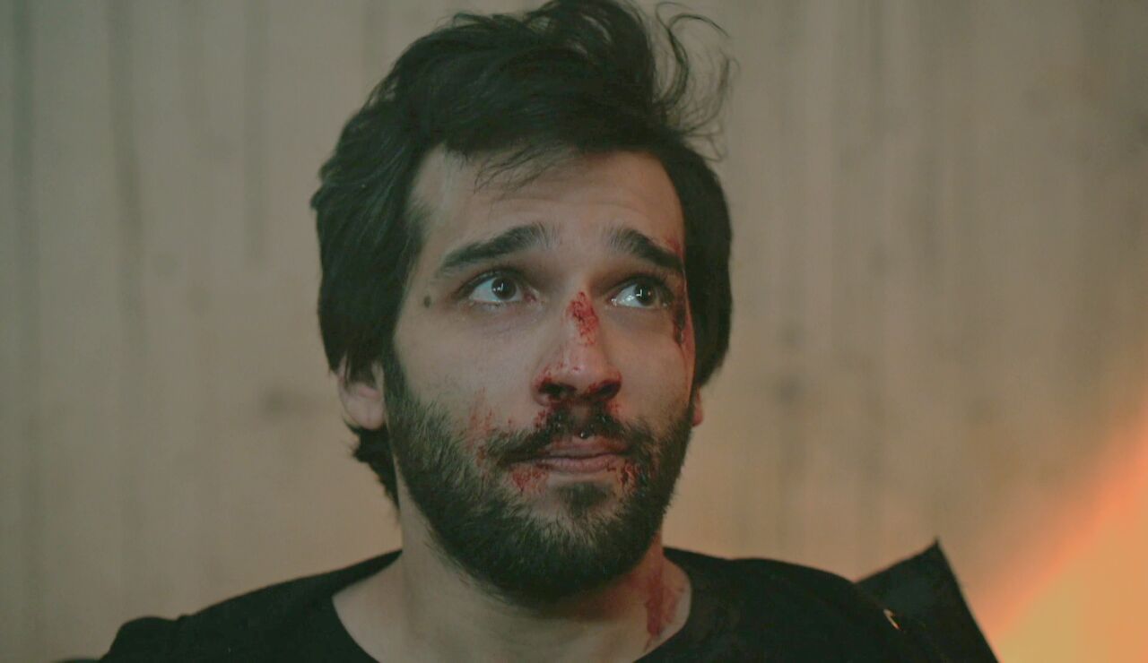 Ferit secuestra y tortura a Tarik para obligarle a confesar d&oacute;nde est&aacute; su hija