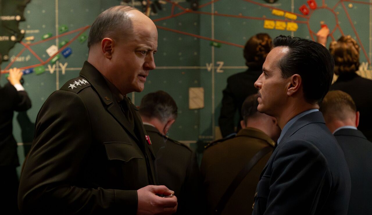 Brendan Fraser y Andrew Scott en Tiempo de Victoria
