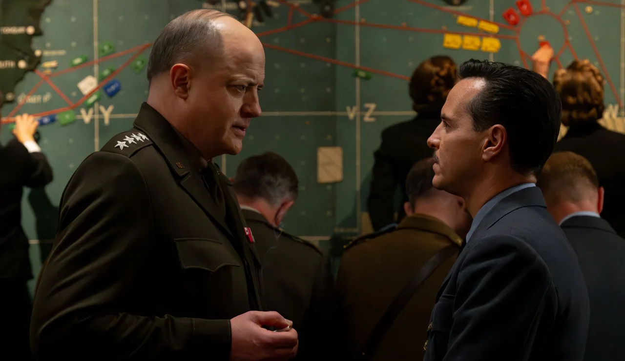Brendan Fraser y Andrew Scott en Tiempo de Victoria