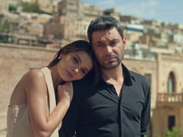 Cihan y Alya intentan dejar atr&aacute;s su dolor ante el impresionante paisaje de Mardin 