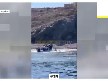 Una nueva embarcación con migrantes llega a las costas de Alicante Una nueva embarcación con migrantes llega a las costas de Alicante
