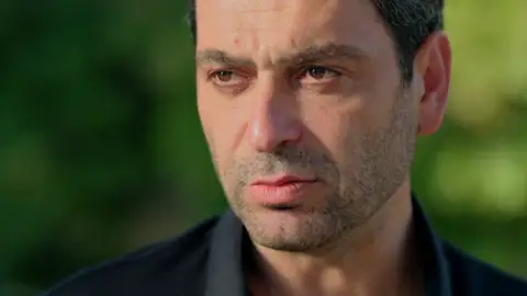 Cihan se despide de Mine con una dolorosa confesión: “Nunca pude corresponderle” Cihan se despide de Mine con una dolorosa confesión: “Nunca pude corresponderle”