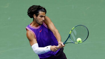 Carlos Alcaraz durante un partido de exhibici&oacute;n en el US Open