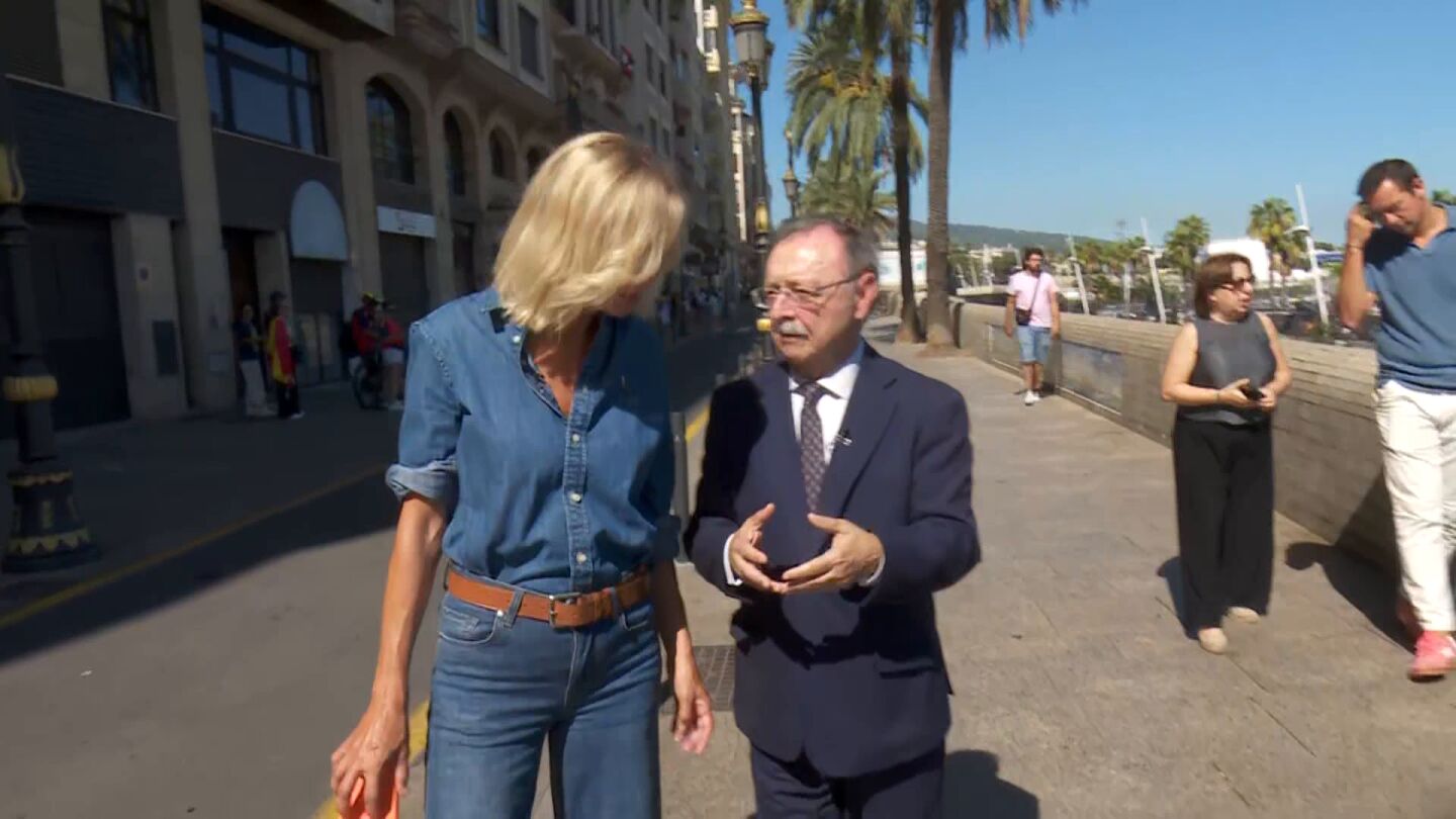 Susanna Griso recorre las calles de Ceuta con el presidente Juan Jes&uacute;s Vivas