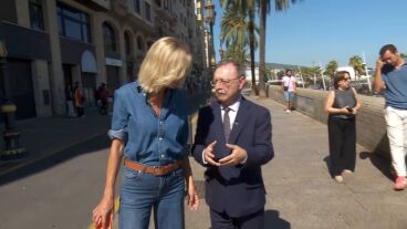 Susanna Griso recorre las calles de Ceuta con el presidente Juan Jes&uacute;s Vivas