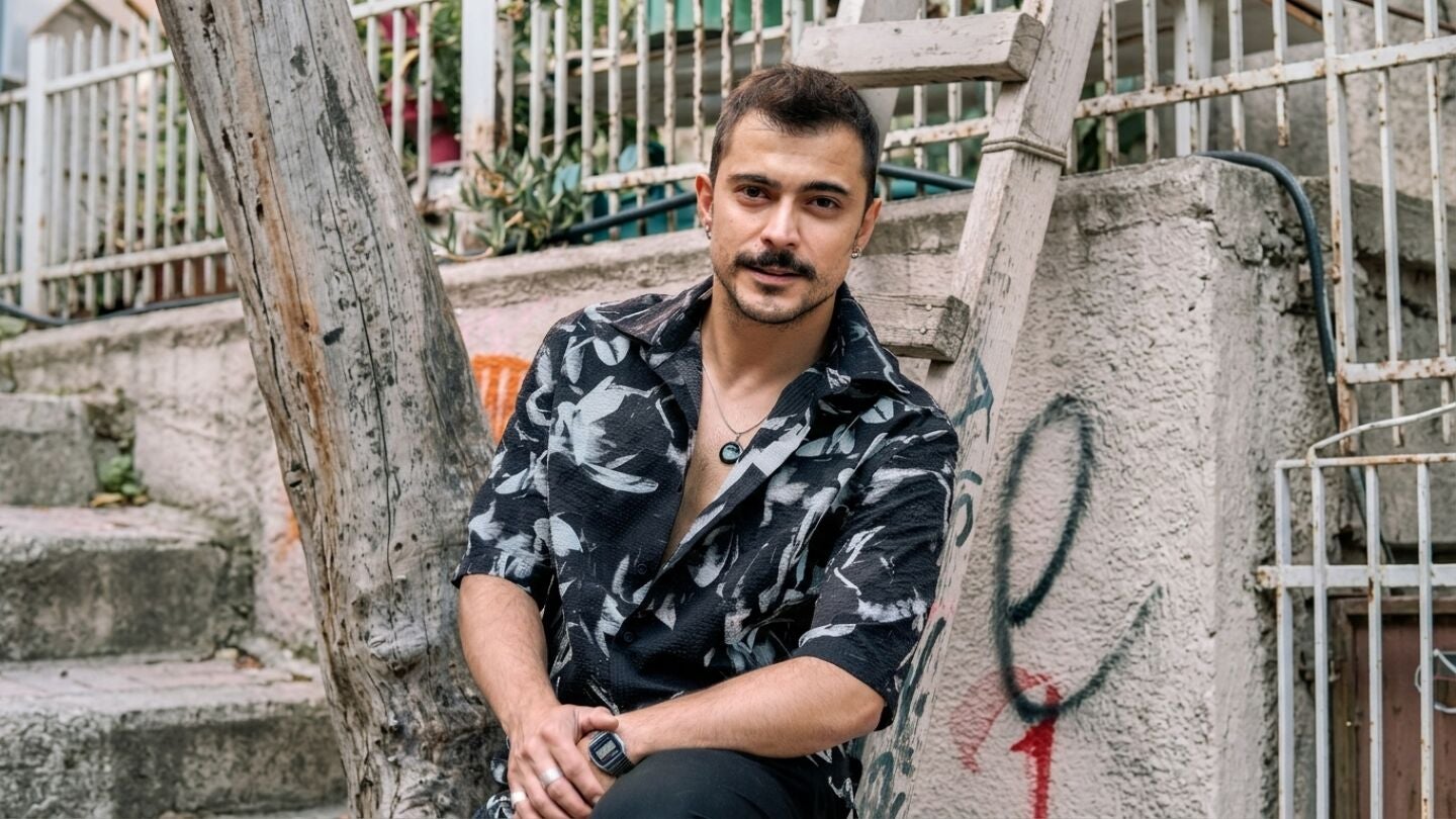 Dogac Yıldız es Mustafa Candan, el hermano leal y protector de Ebru y Zeynep