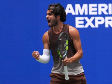 Alcaraz celebra un punto ante Safiullin en el US Open