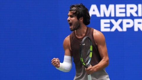 Alcaraz celebra un punto ante Safiullin en el US Open