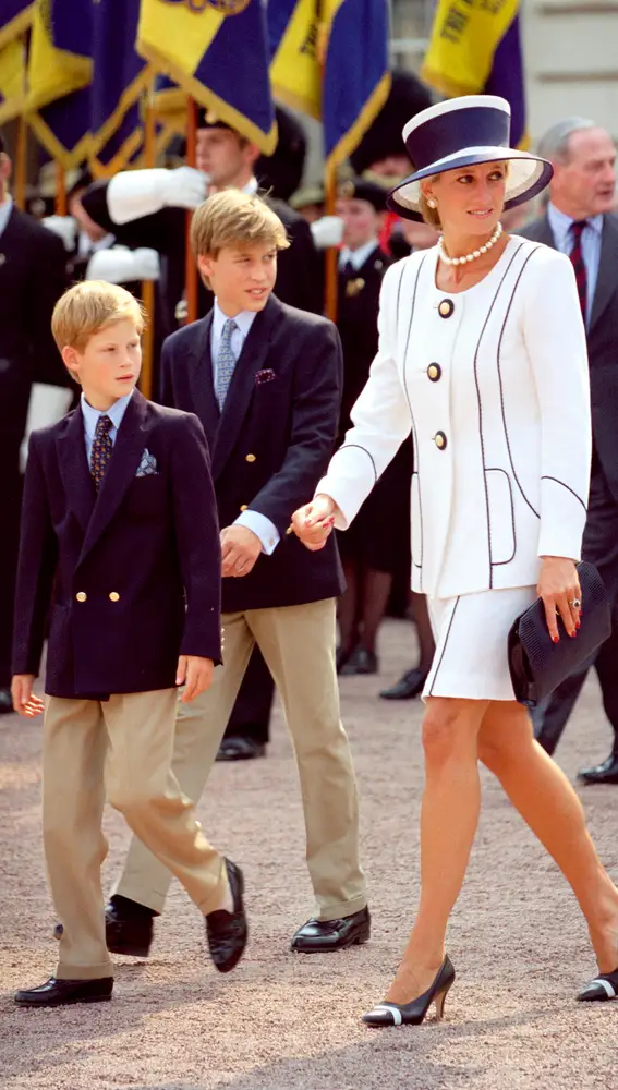 Lady Di con sus hijos Lady Di con sus hijos