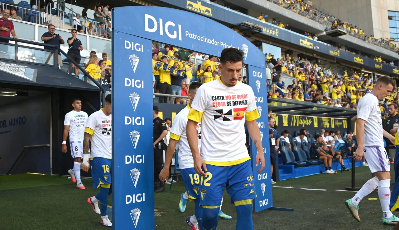 Camiseta del Cádiz en apoyo a Ceuta