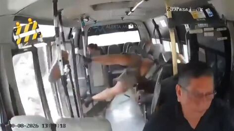 Motorista se estampa con el autob&uacute;s en Colombia.