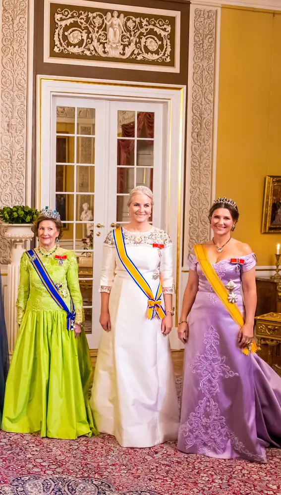 Sonia, Marta Luisa y Mette-Marit de Noruega Sonia, Marta Luisa y Mette-Marit de Noruega